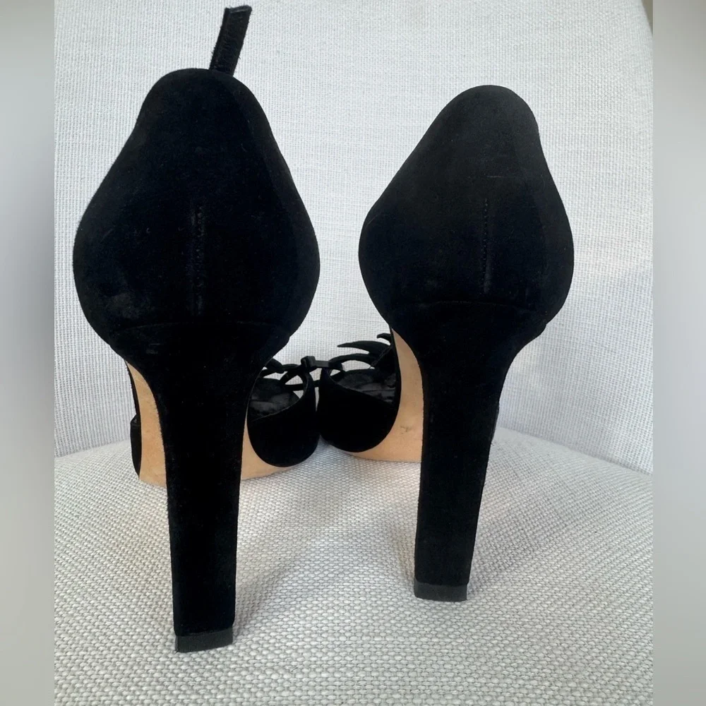 Authentic RARE Gucci shoes, black suede flower detail 39